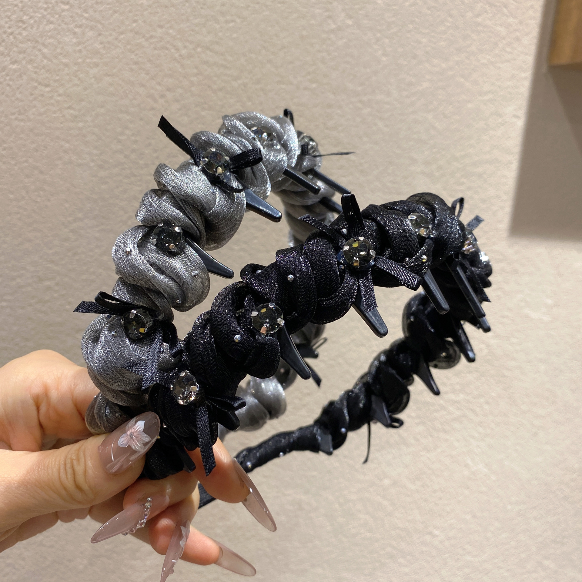 Bow Headband with High Crown and Anti-Slip Teeth