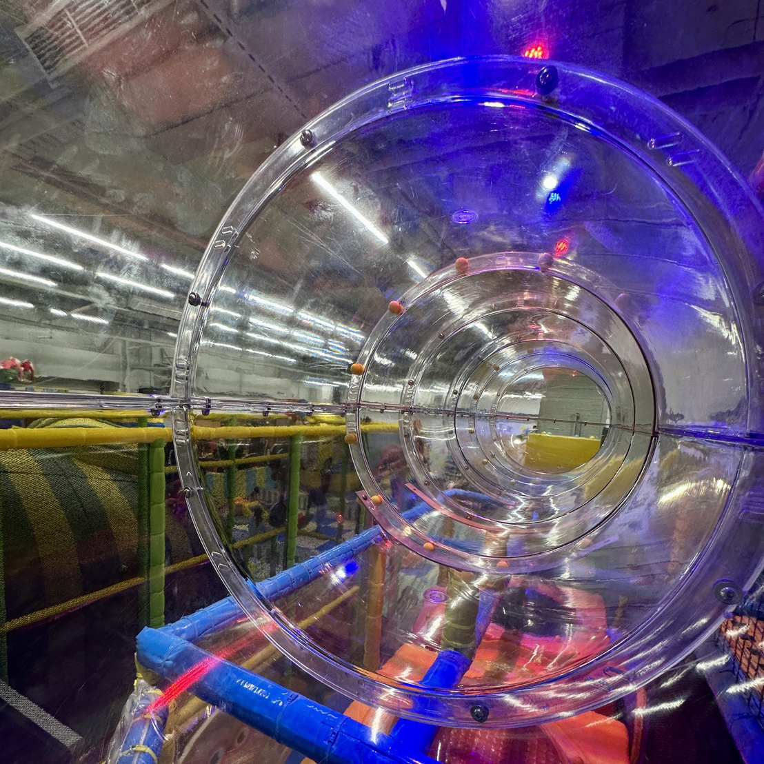 透明圓筒式攀爬隧道設施