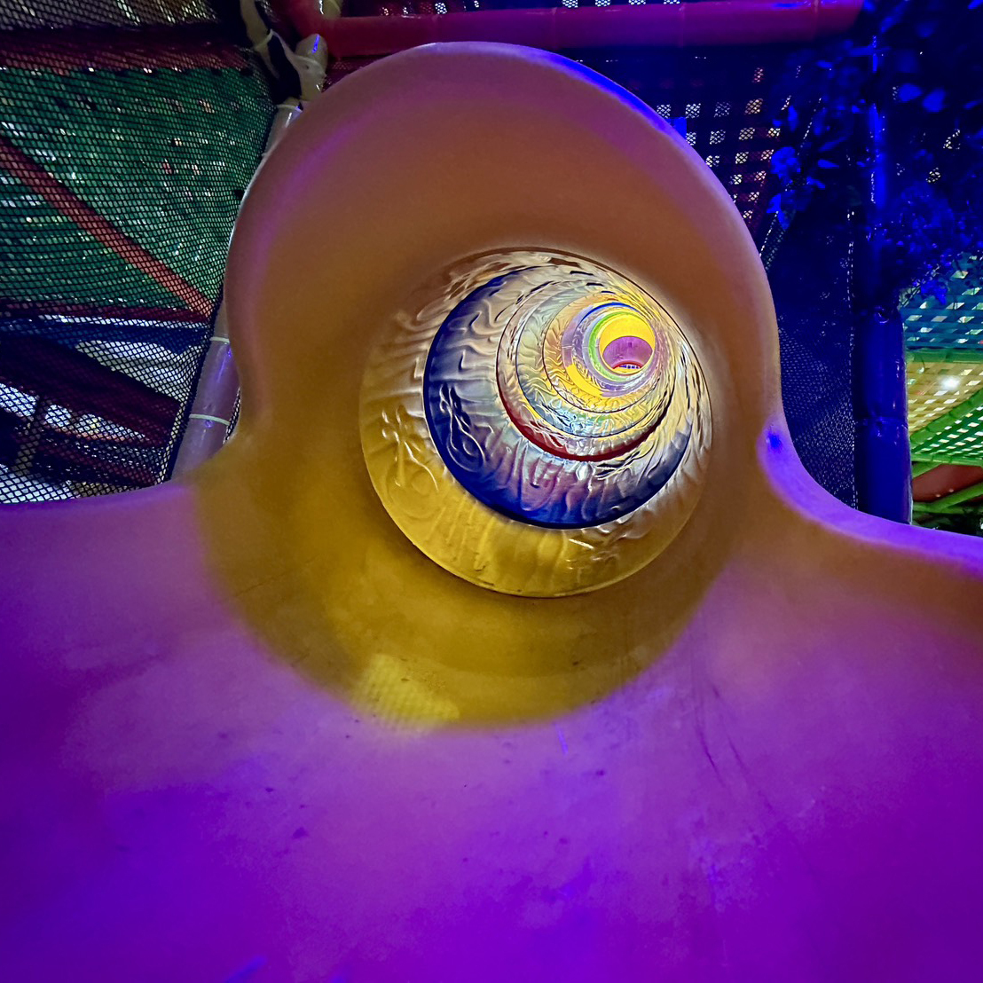 圓筒式攀爬隧道設施