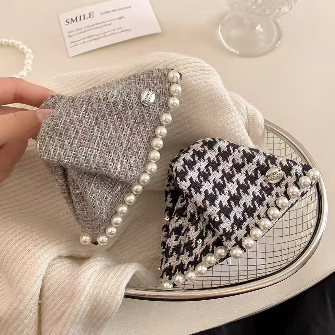 Hepburn-Style French Chic Pearl Triangle Hair Claw