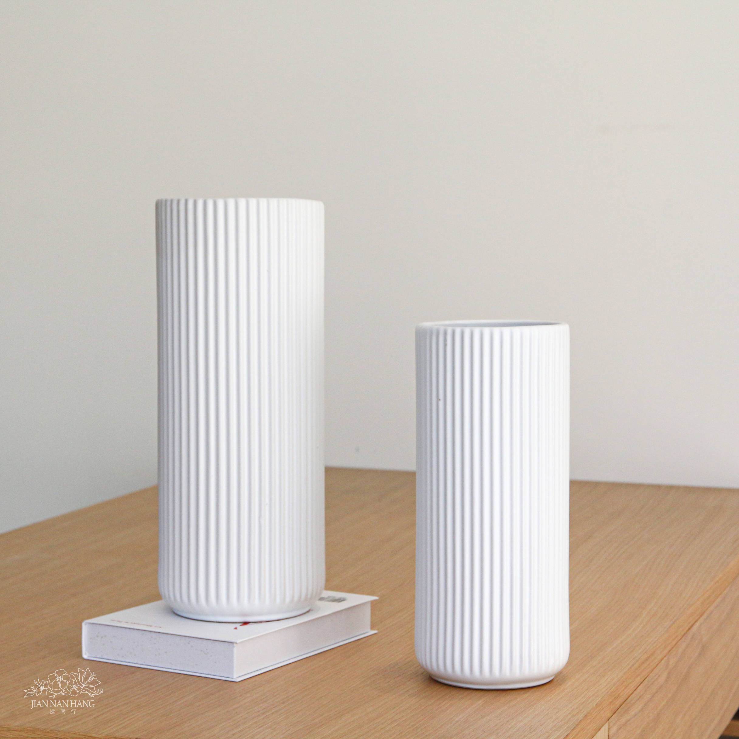 陶瓷花器 長筒豎紋啞光 白 2尺寸