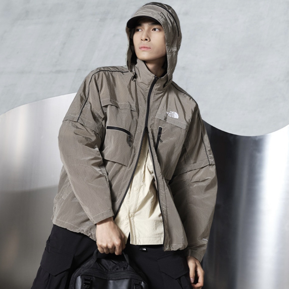 【代購】THE NORTH FACE Urban Exploration 防風防潑水機能夾克｜輕量長袖外套 城市通勤休閒風衣 男女同款｜礫石沙色