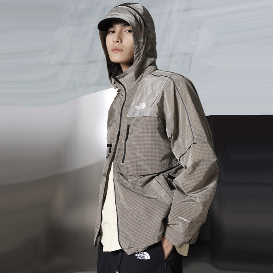 【代購】THE NORTH FACE Urban Exploration 防風防潑水機能夾克｜輕量長袖外套 城市通勤休閒風衣 男女同款｜礫石沙色