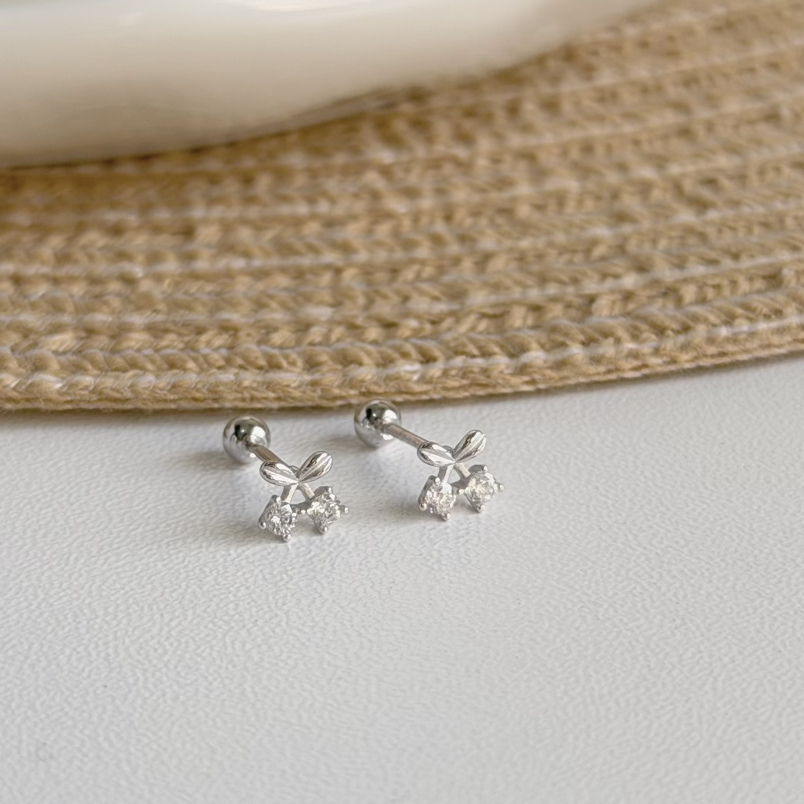 V232【輕奢】單鑽櫻桃純銀 鎖針