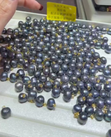 260124 - C40 天然大溪地黑珍珠吊咀 送 金色針鏈頸鏈（非正圓有生長紋介意勿bid）