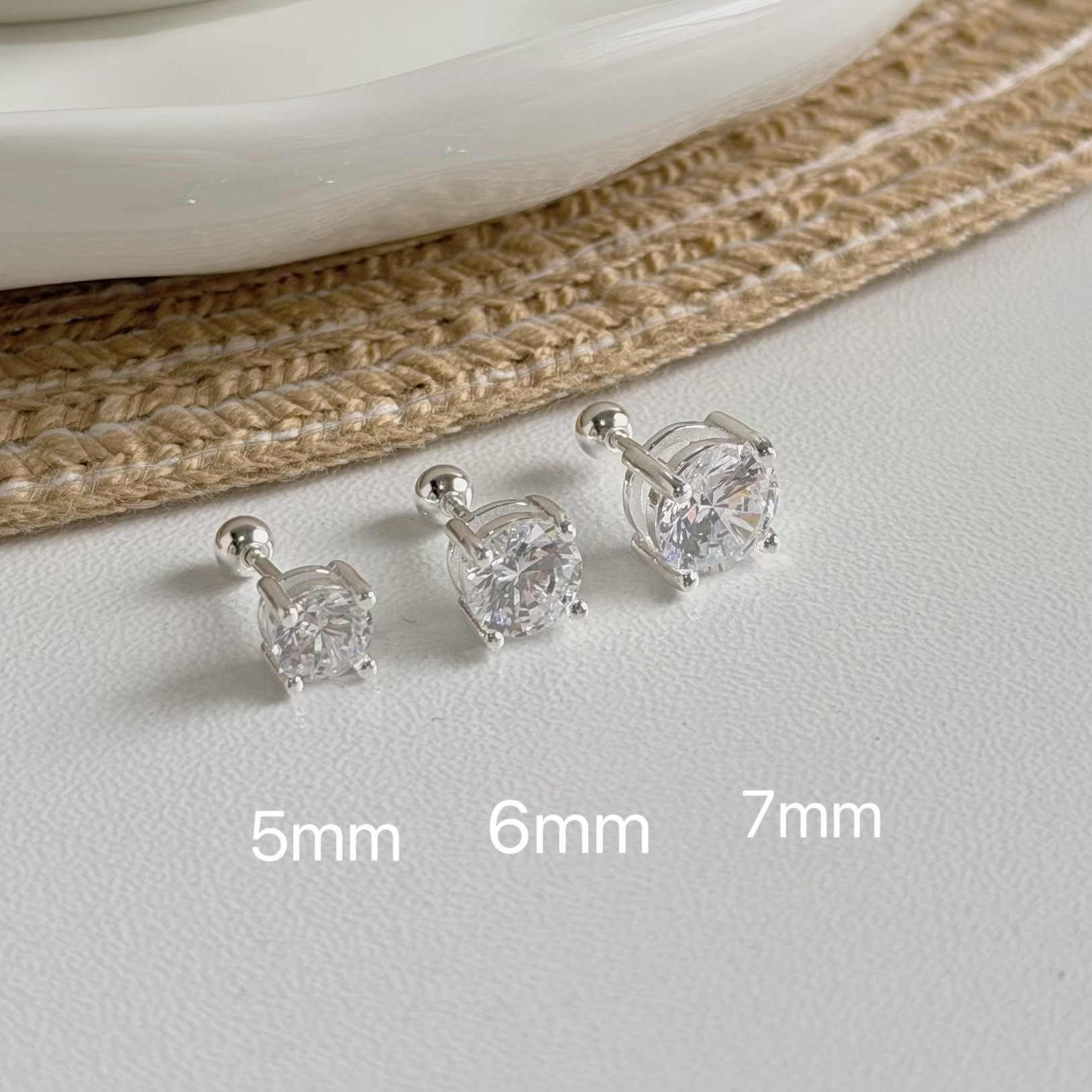 V265（大尺寸）四爪底台單鑽純銀鎖針