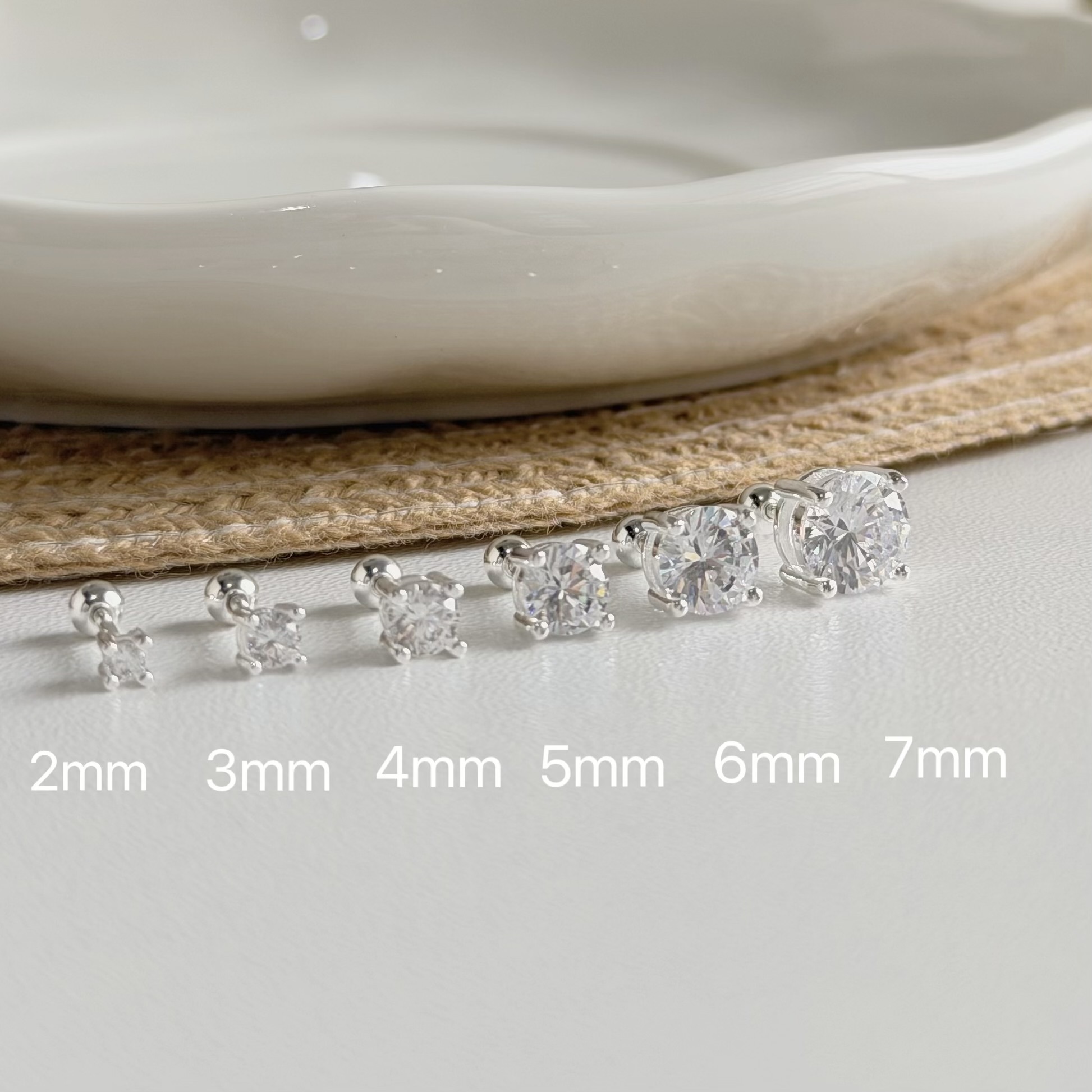 V264（小尺寸）四爪底台單鑽純銀鎖針