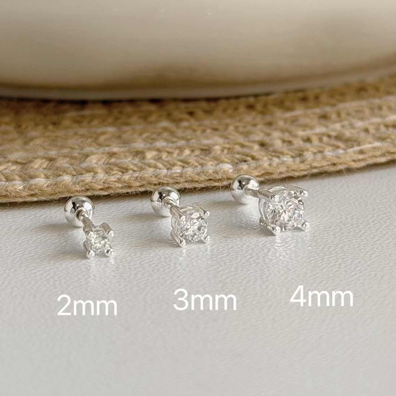 V264（小尺寸）四爪底台單鑽純銀鎖針