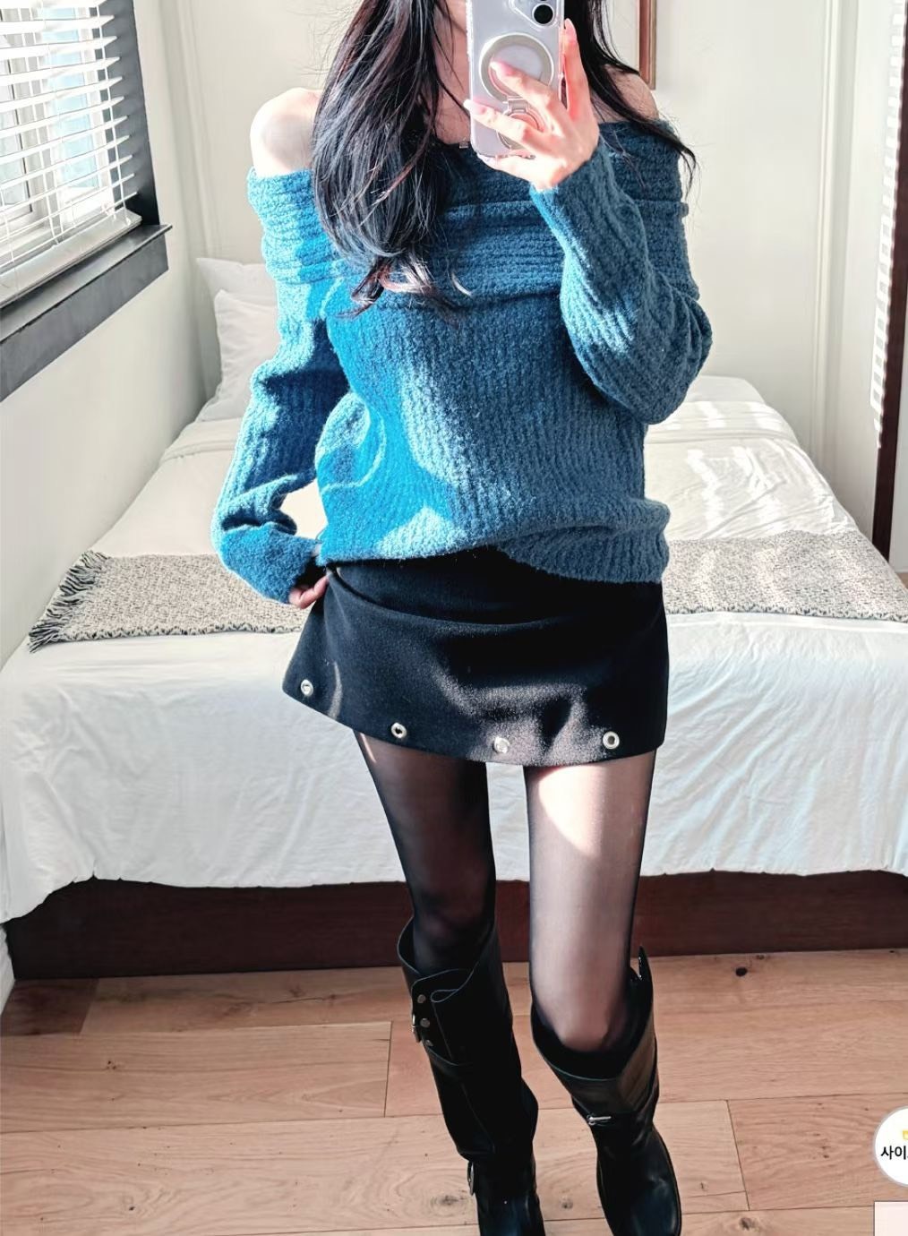 鉚釘洞迷你短裙(內安全褲)