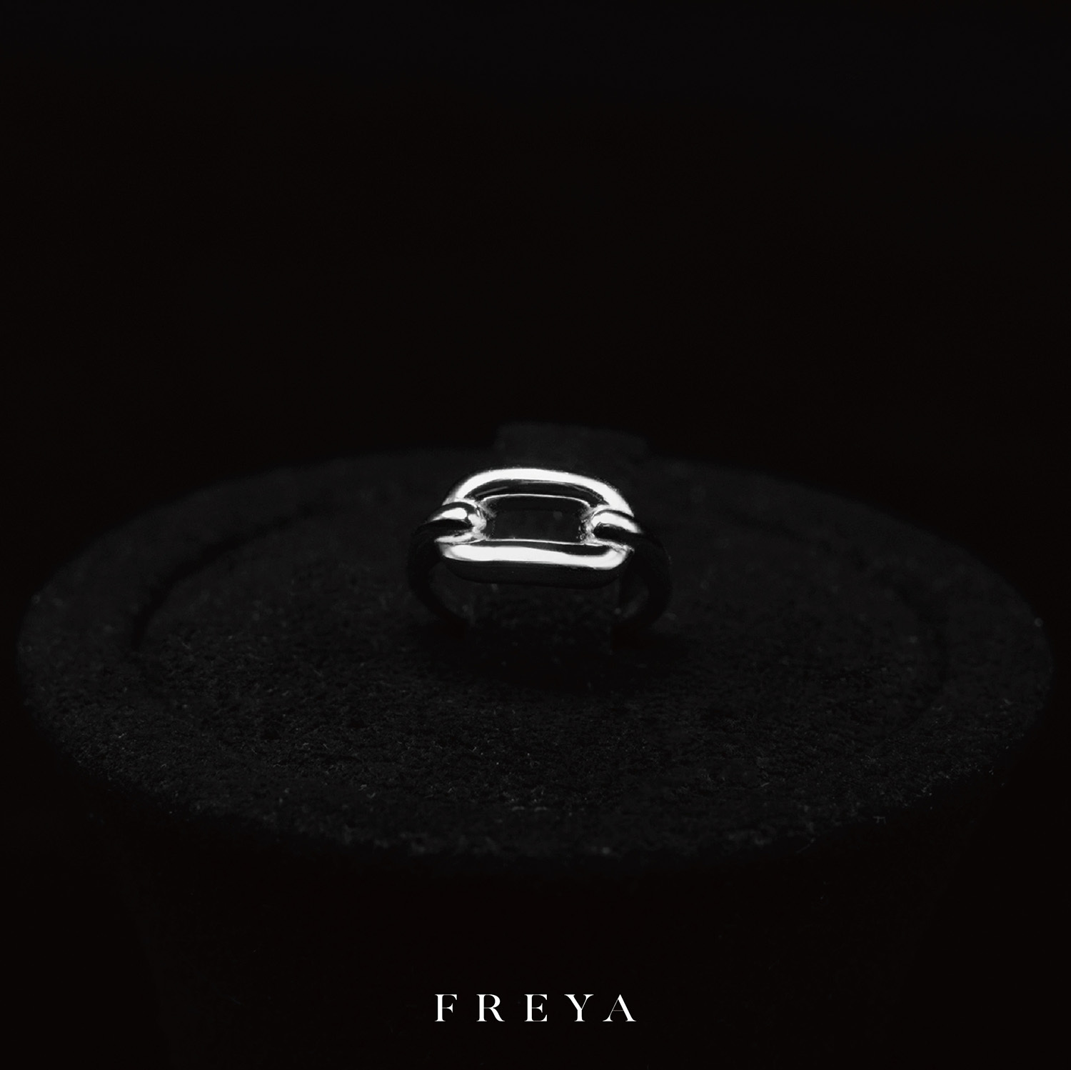 FREYA 純銀鎖扣耳骨夾