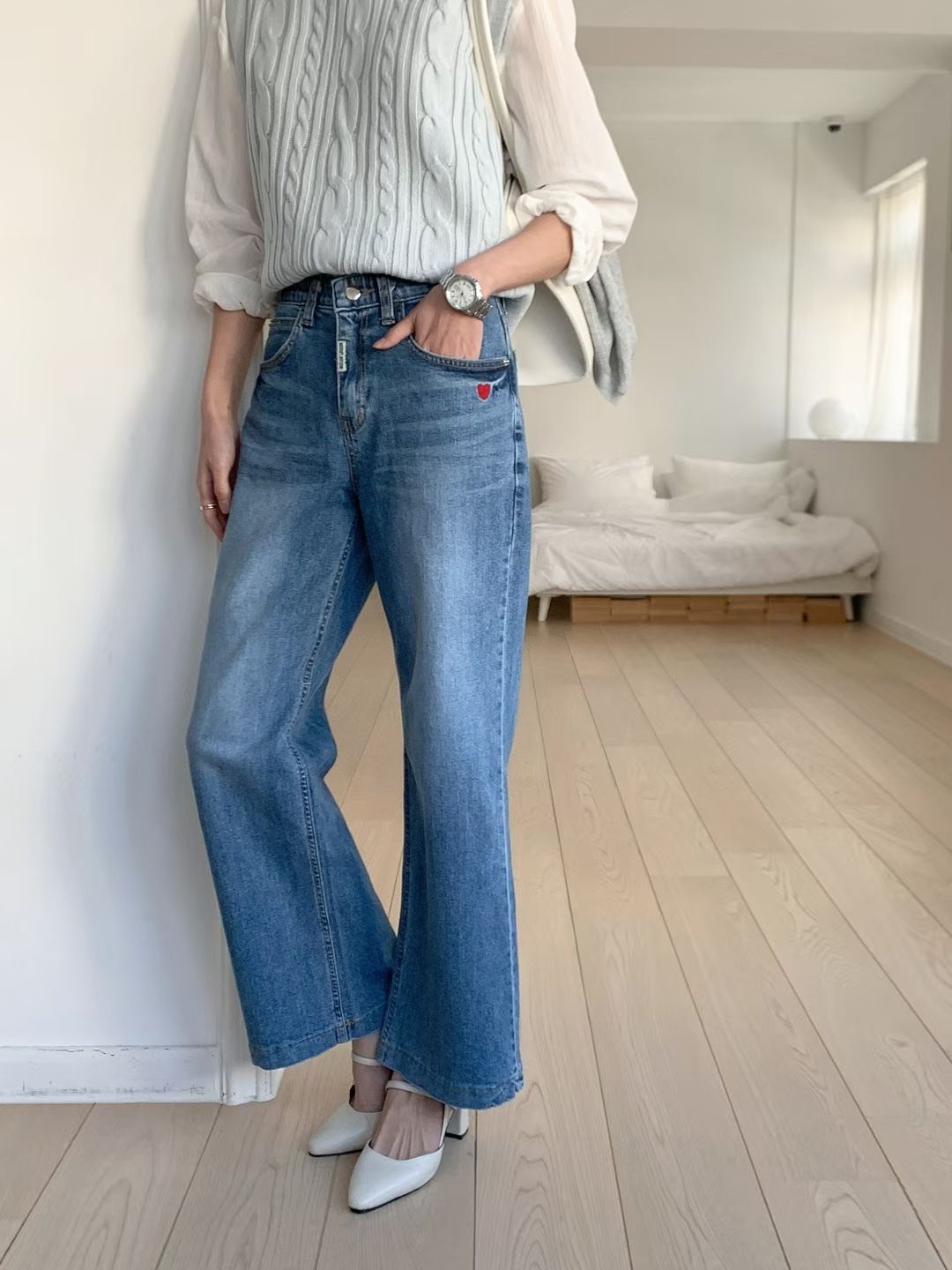 3005紅愛心刺繡直寬筒牛仔長褲