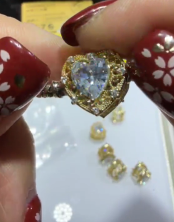 260124 - C94 14K金電鍍金色鏤空冰藍愛心隔珠1粒