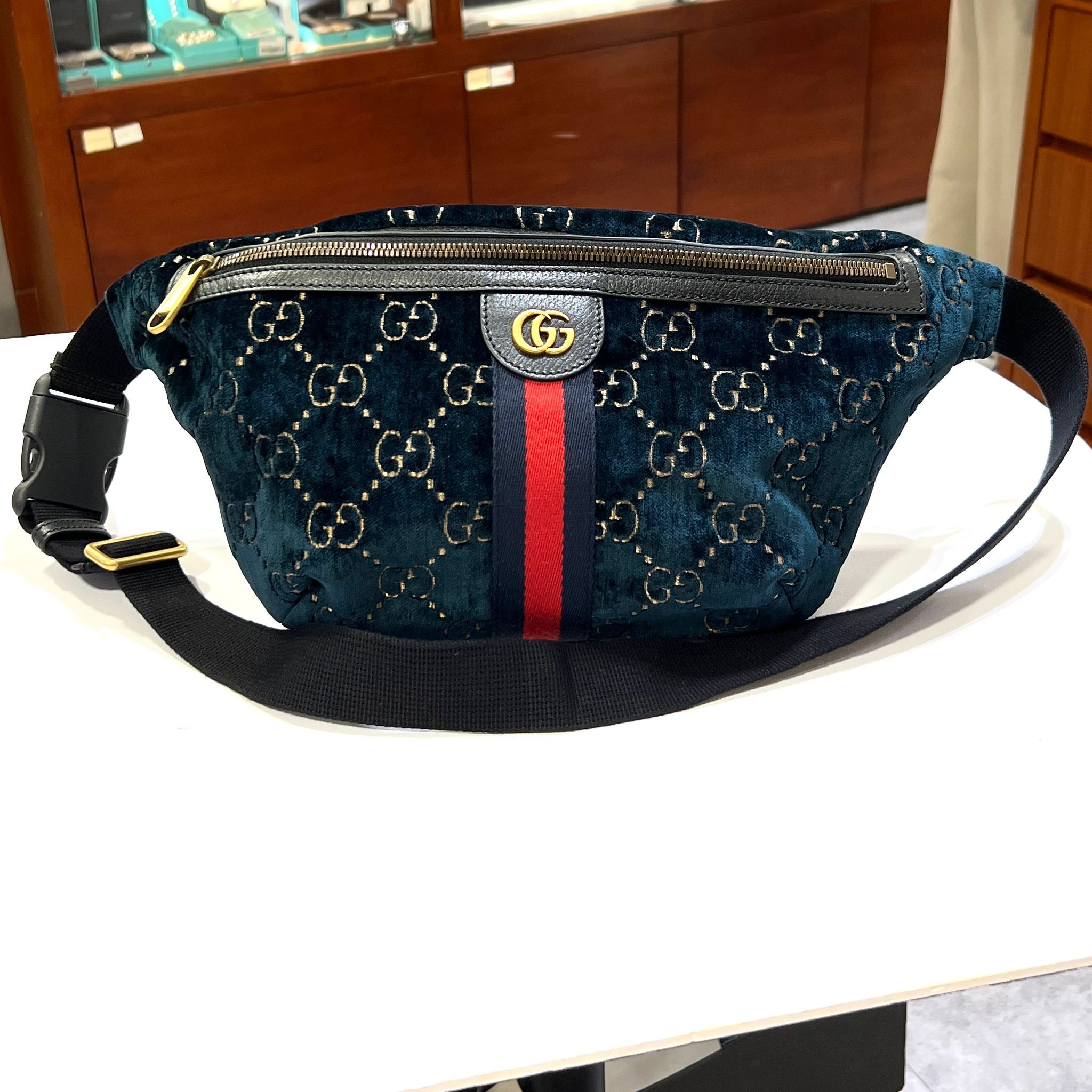本週特價～全新GUCCI BELT BAG 藍綠色絲絨 經典老花雙G #古馳心口袋/腰包 574968 204046  #BRAND NEW #香榭站正品
