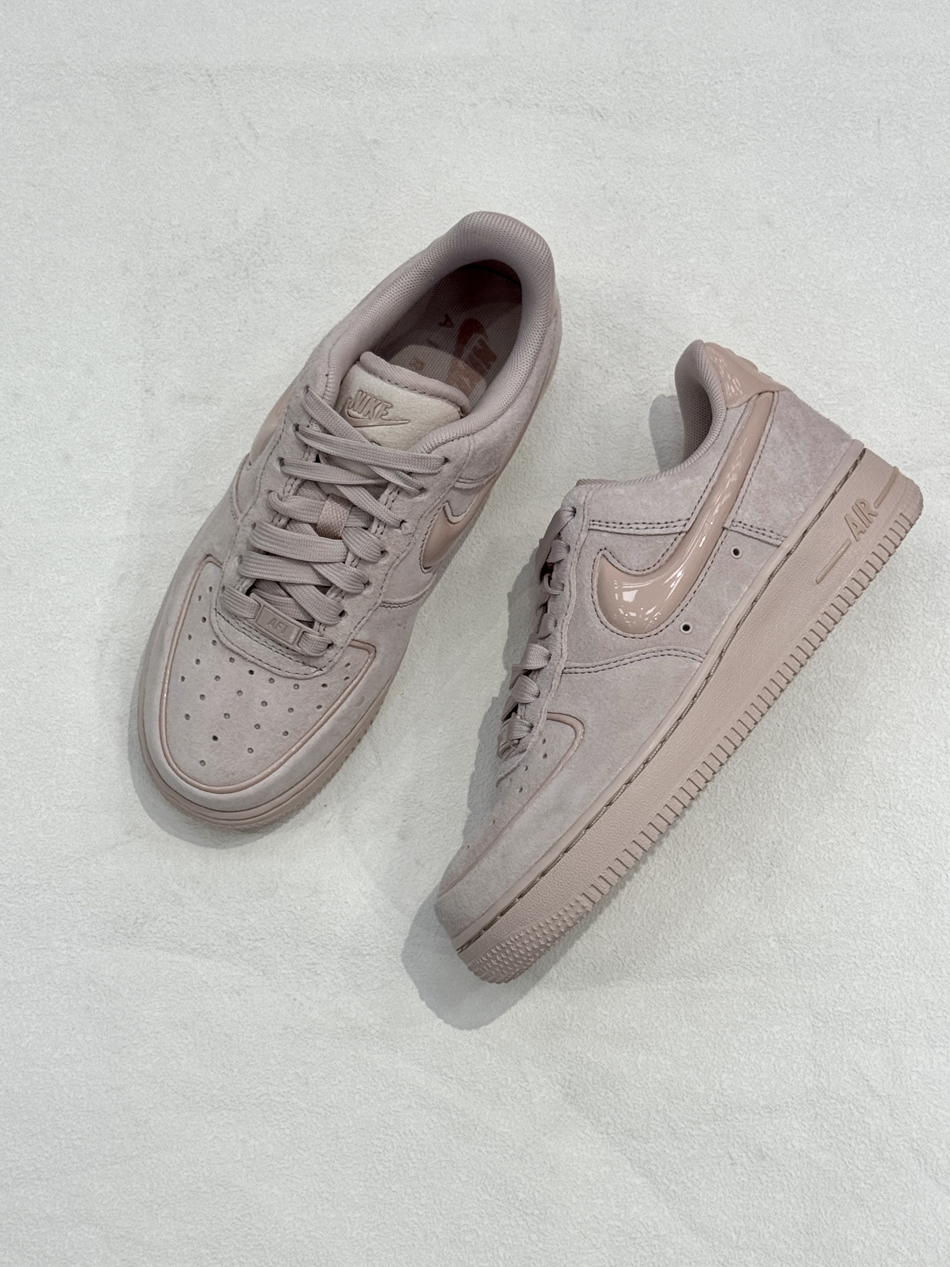 NIKE AIR FORCE 1 AF1 櫻花粉 淡粉 果凍勾勾 絨面 女鞋 HV4406-601 / 預購