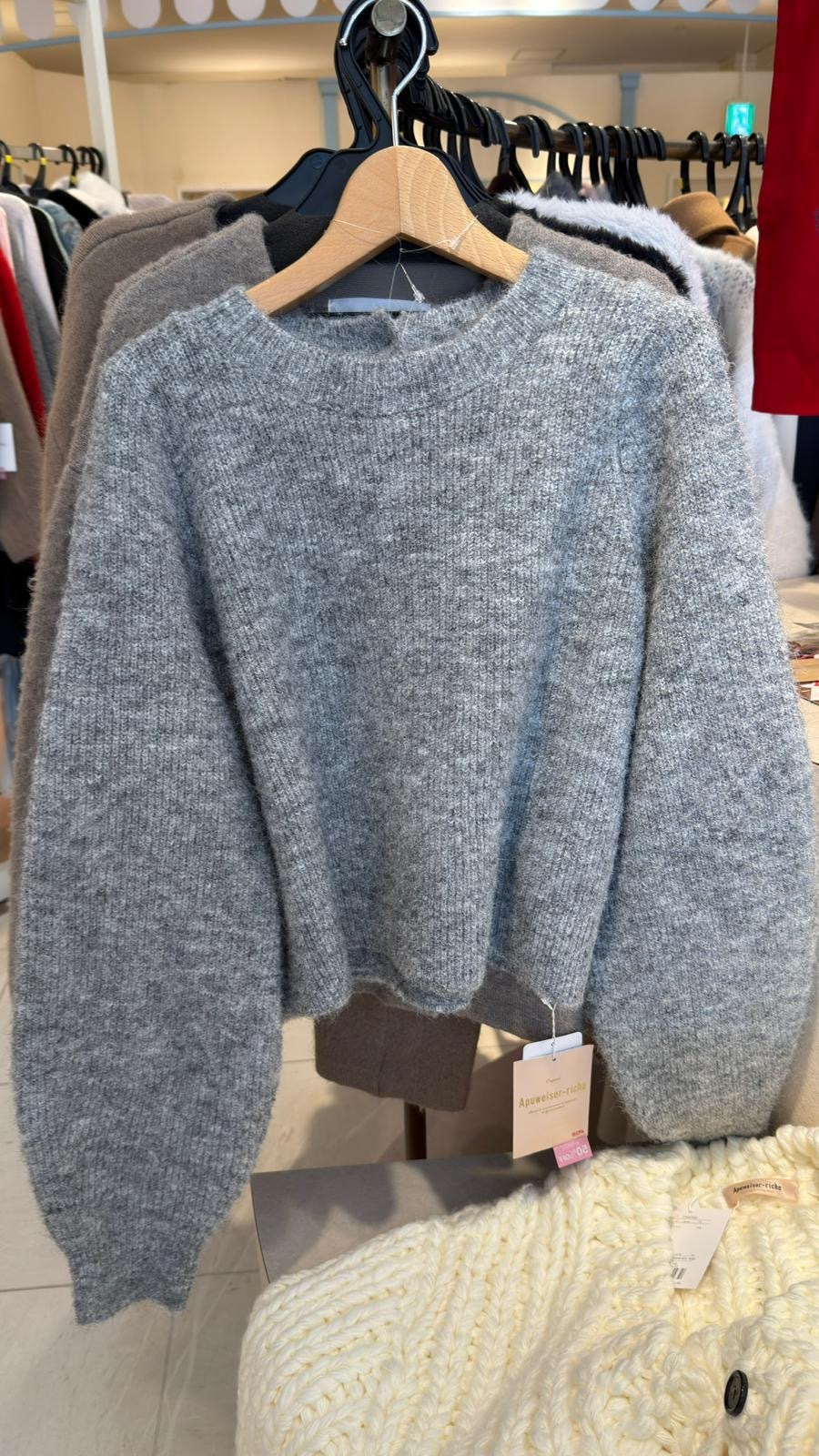 260126 四千金 露肩冷衫款