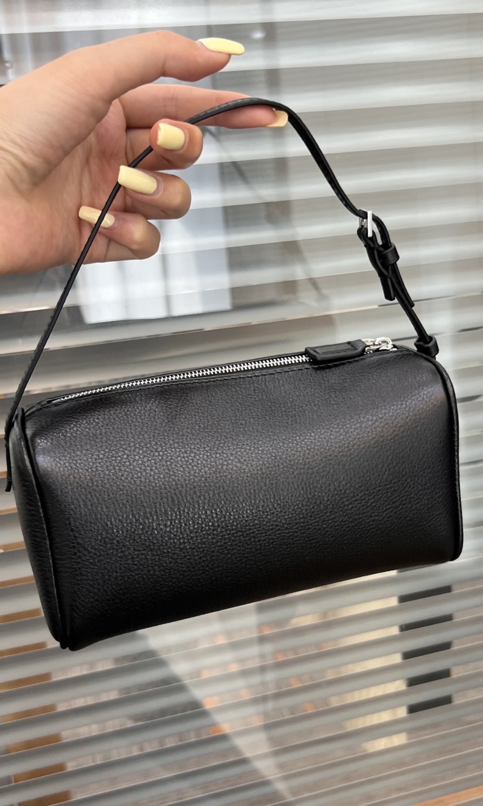 The Row 90s Bag 小牛皮黑色