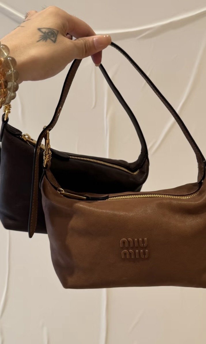 【2色入】MIU MIU Nappa飯盒包