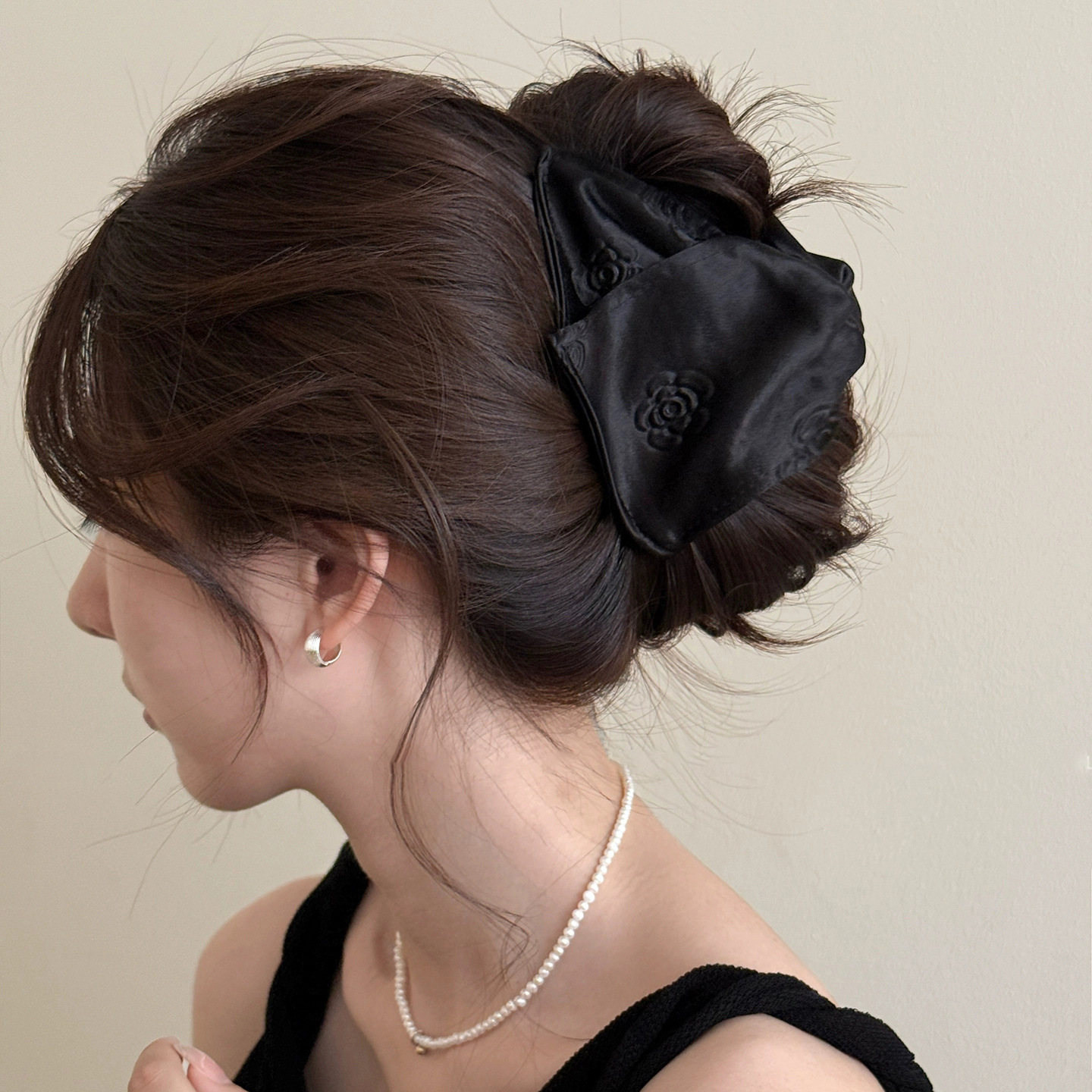 Embossed Vintage Satin Hepburn Triangle Hair Claw