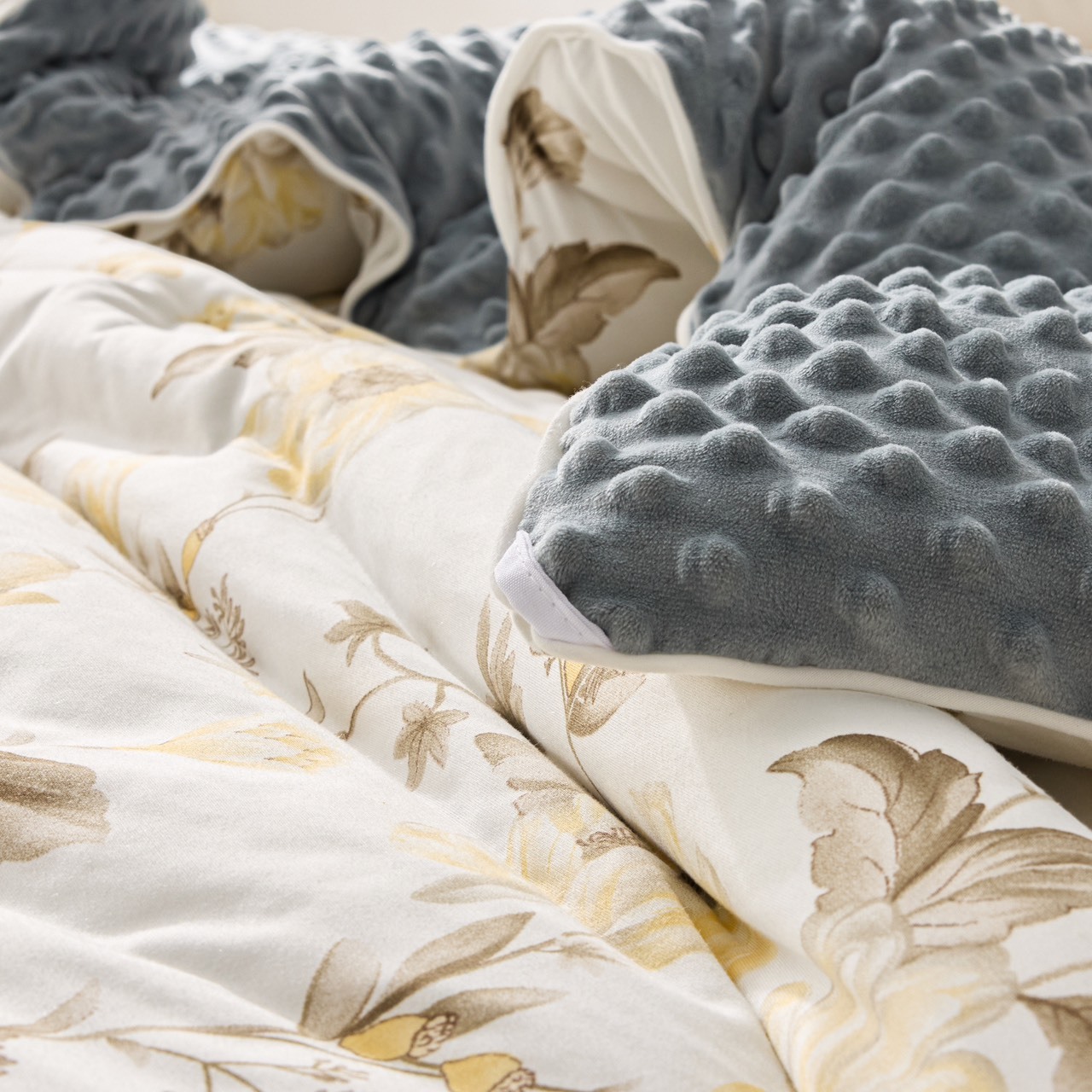 3D荳荳雲朵被｜黃花