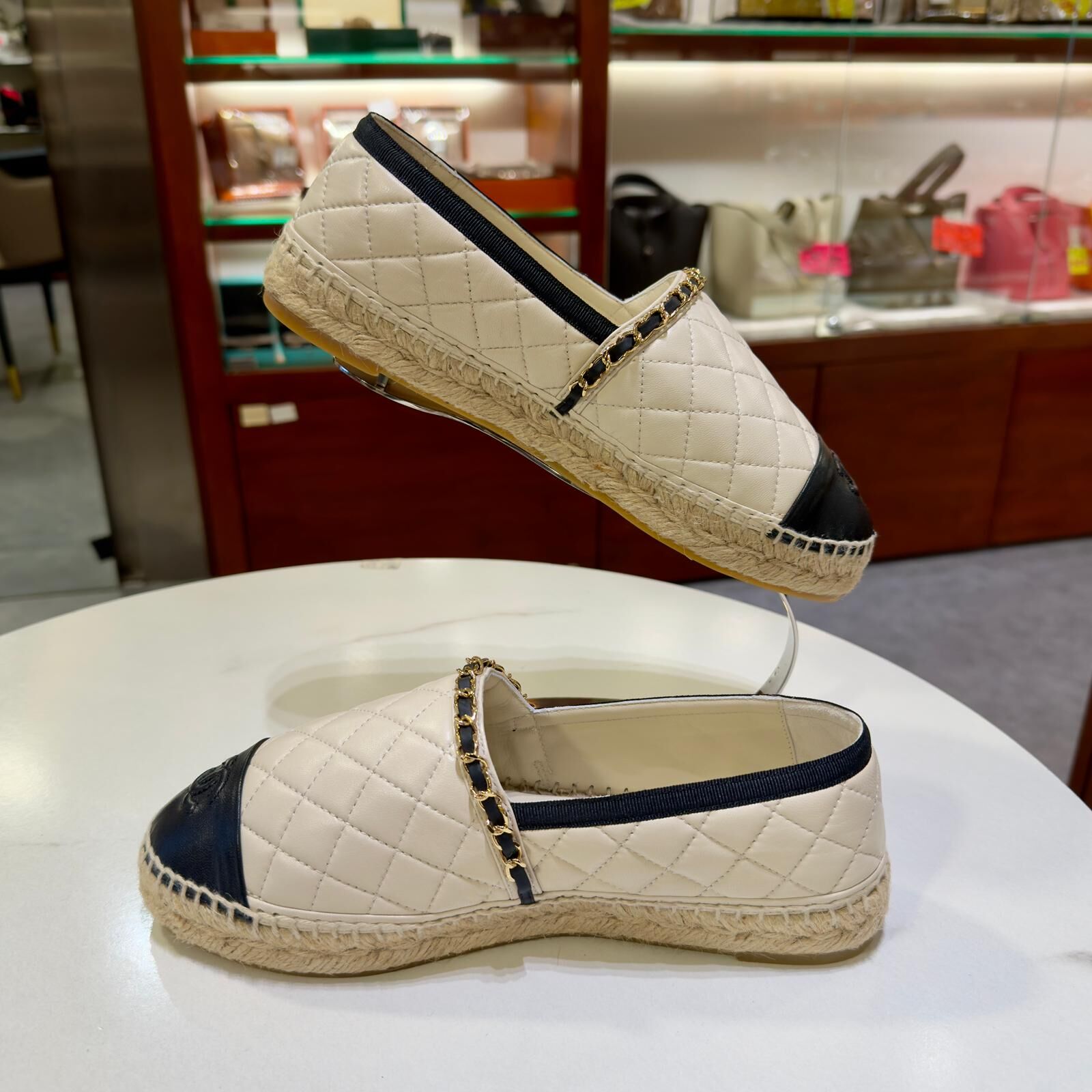 全新CHANEL漁夫鞋 39碼 米白色/黑色羊皮編草鞋 G36966 #BRAND NEW #香榭站正品