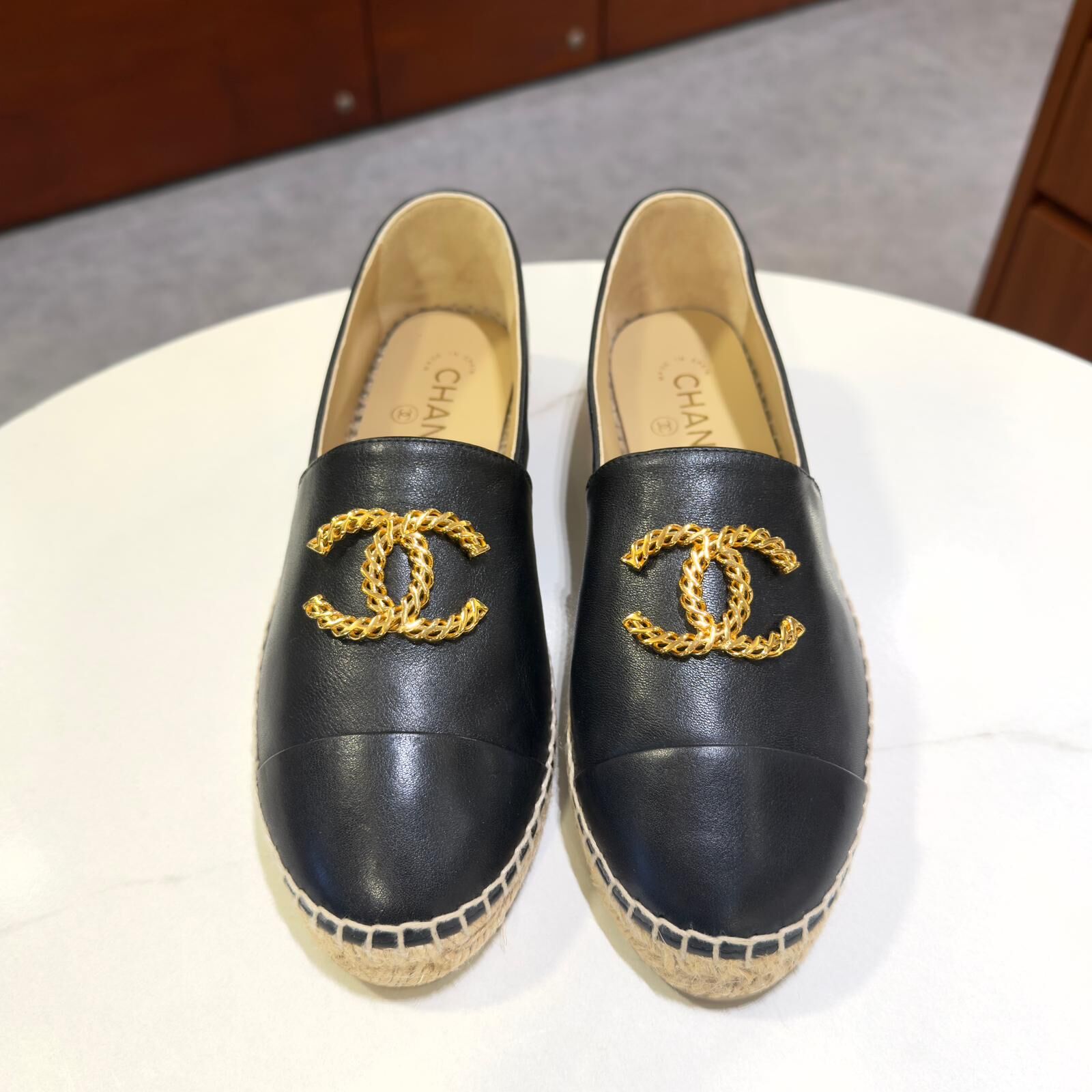 全新CHANEL漁夫鞋 39碼 黑色羊皮金色CC扣編草鞋 G366648 #BRAND NEW #香榭站正品