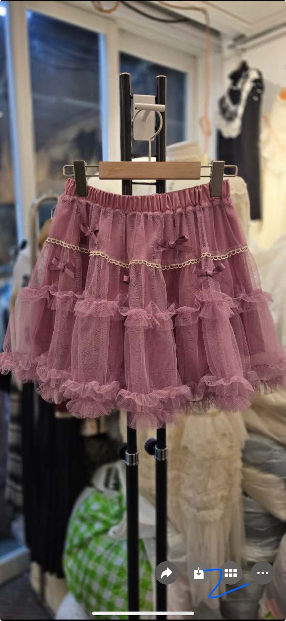 D02 腰 24-40 HIP44 長15.5 $399 (一口價)