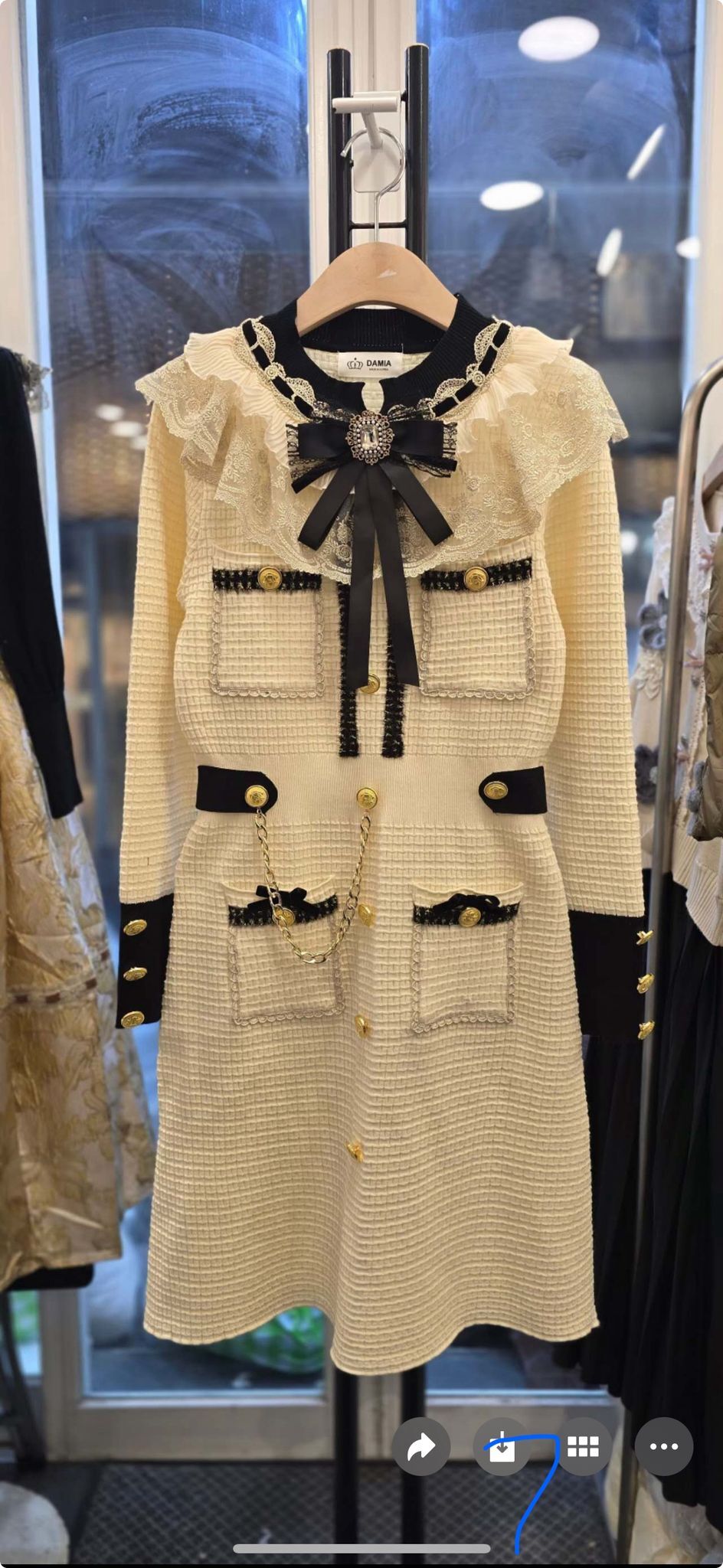 D07 胸 32-48 腰26-46 Hip 37-54 長35.5 $999 (一口價)