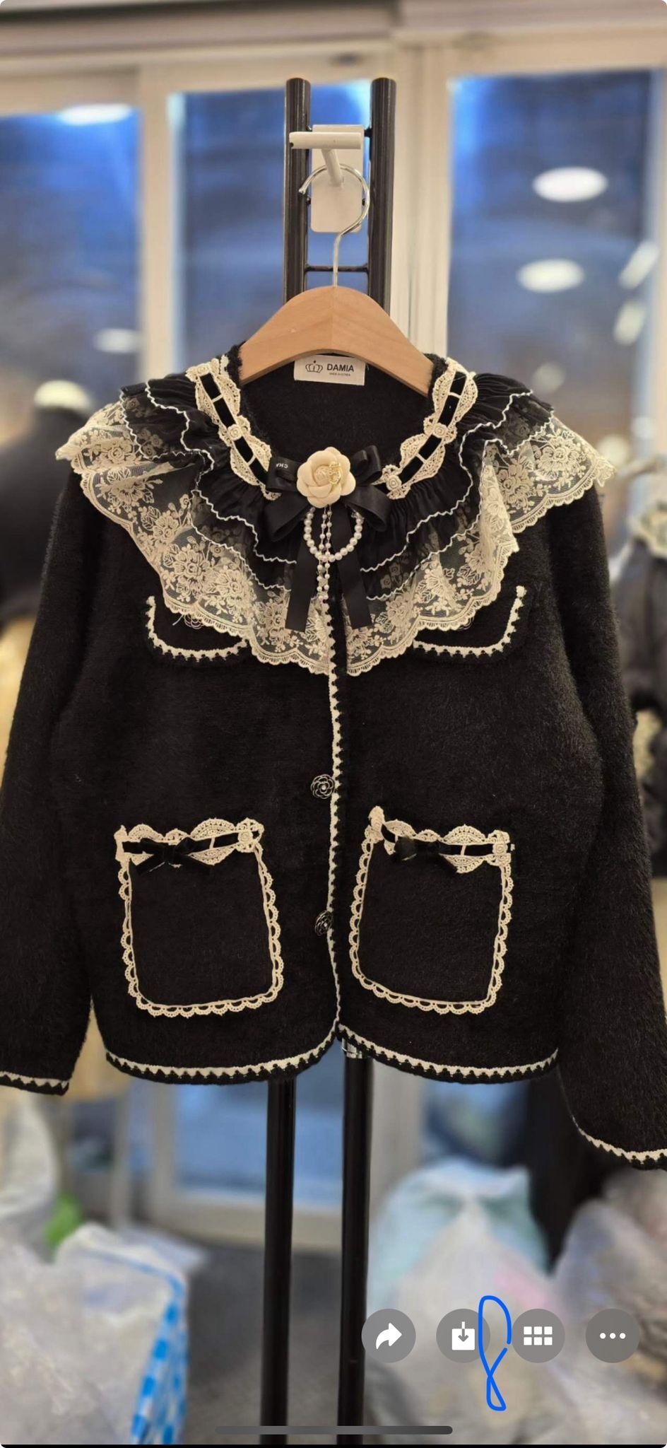 D08 胸 42-48 長22 $549 (一口價)