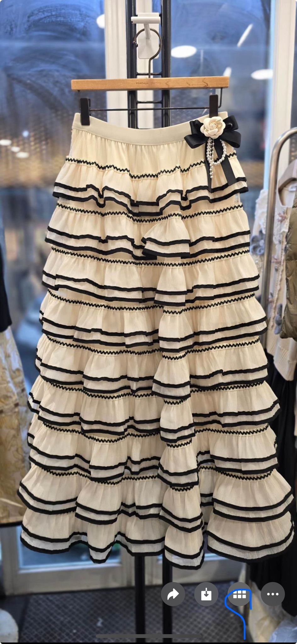 D09 腰24-46  HIP52 長35 $419 (一口價)