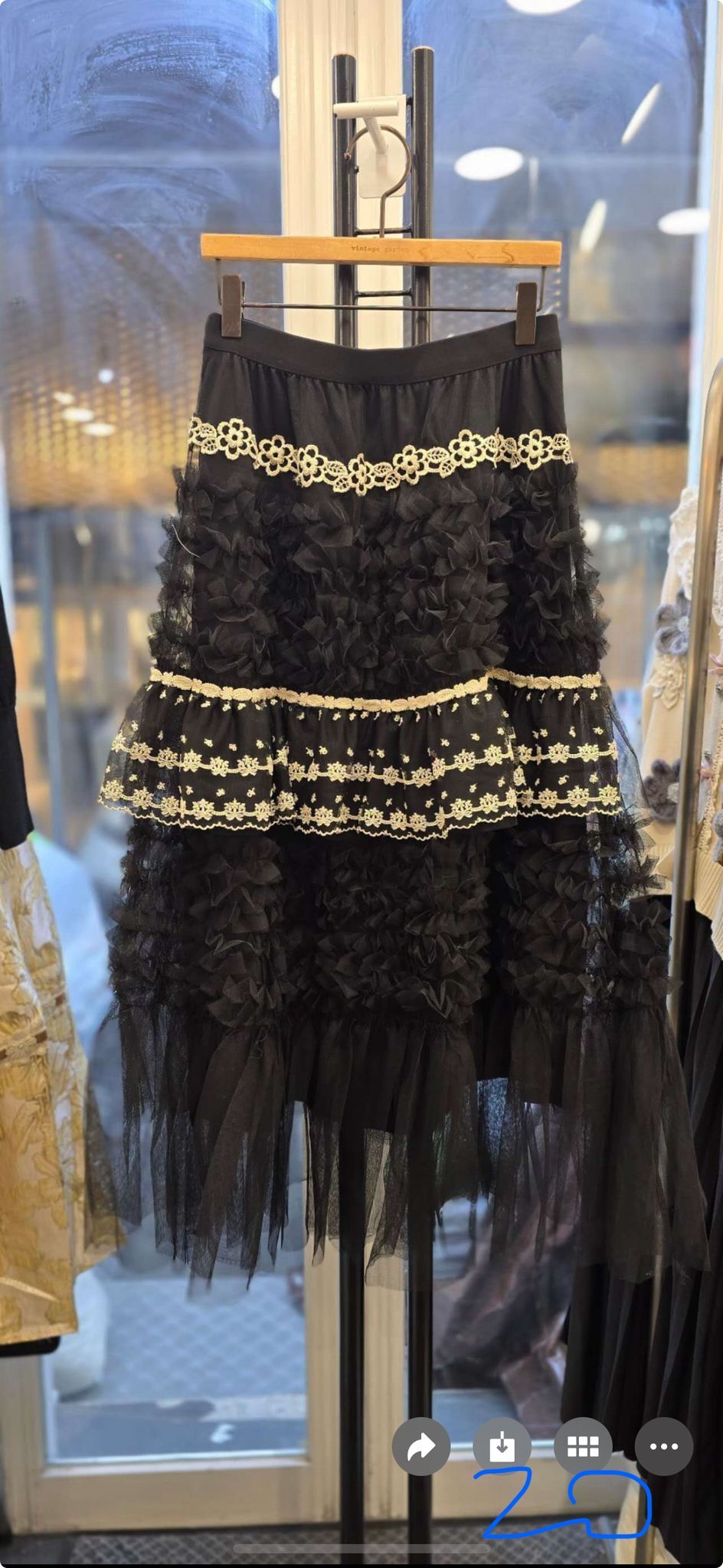 D20 腰 25-43 HIP 44-60 長33 $499 (一口價)