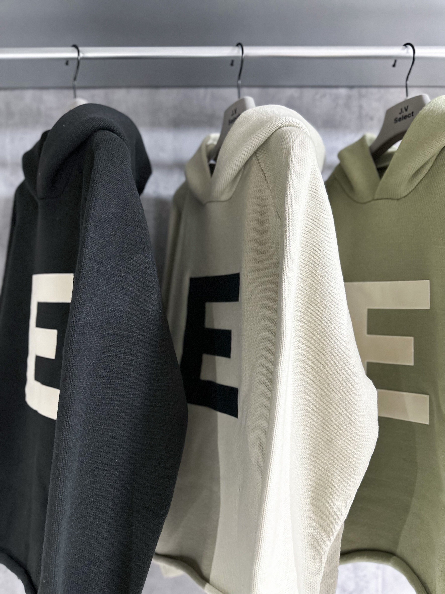 FOG ESSENTIALS 童款 大E針織帽T