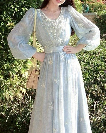 設計師家胸口重工釘珠V領刺繡度假洋裝