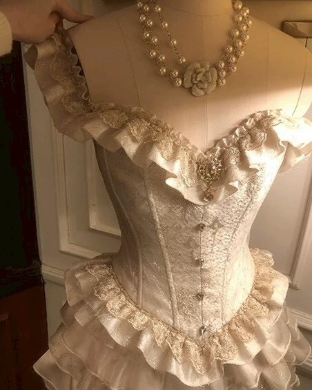 設計師家香檳金宮廷桃心領馬甲+香檳金芭蕾蛋糕裙