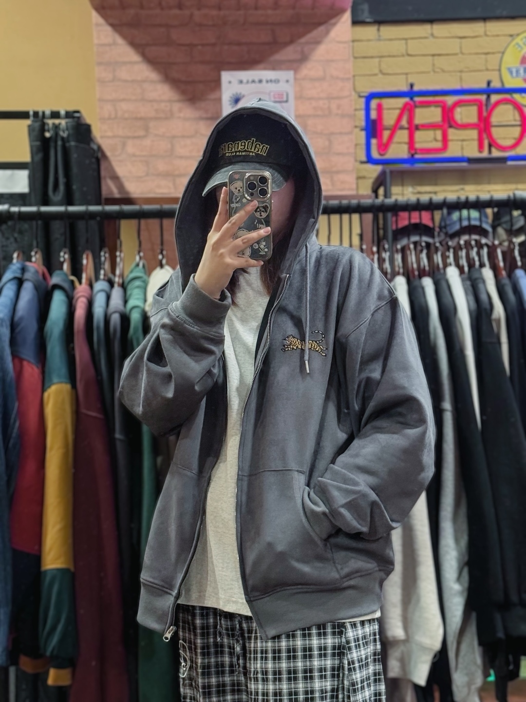 【POWER TO THE PEOPLE】Tiger Roar 復古刺繡連帽外套