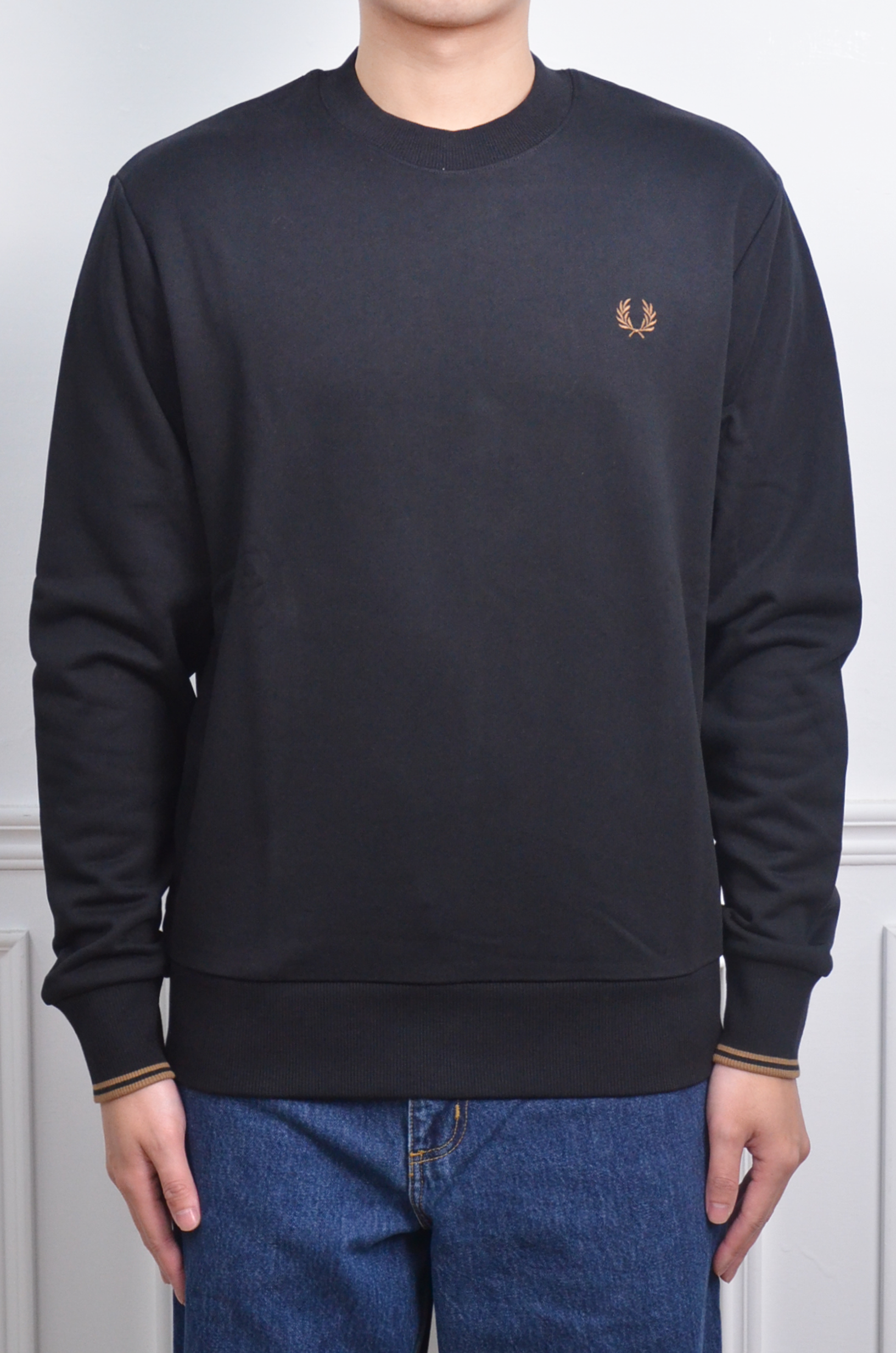 Fred Perrry 刺繡LOGO大學T【M7535】