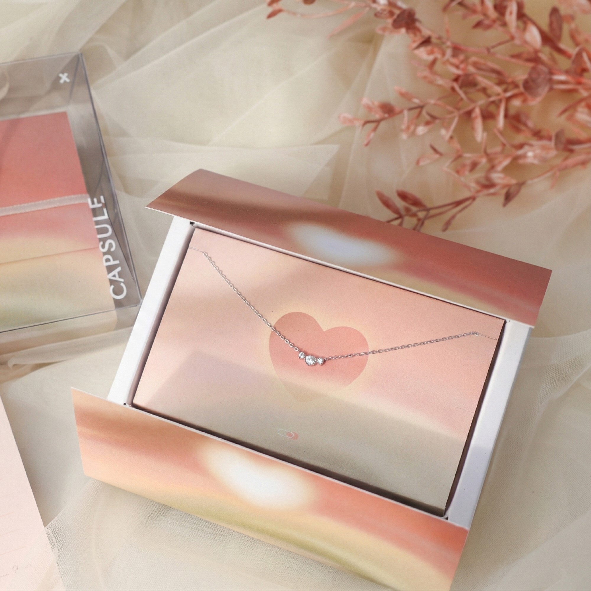 搭配愛心包裝設計的純銀項鍊,是情人節送禮的好選擇