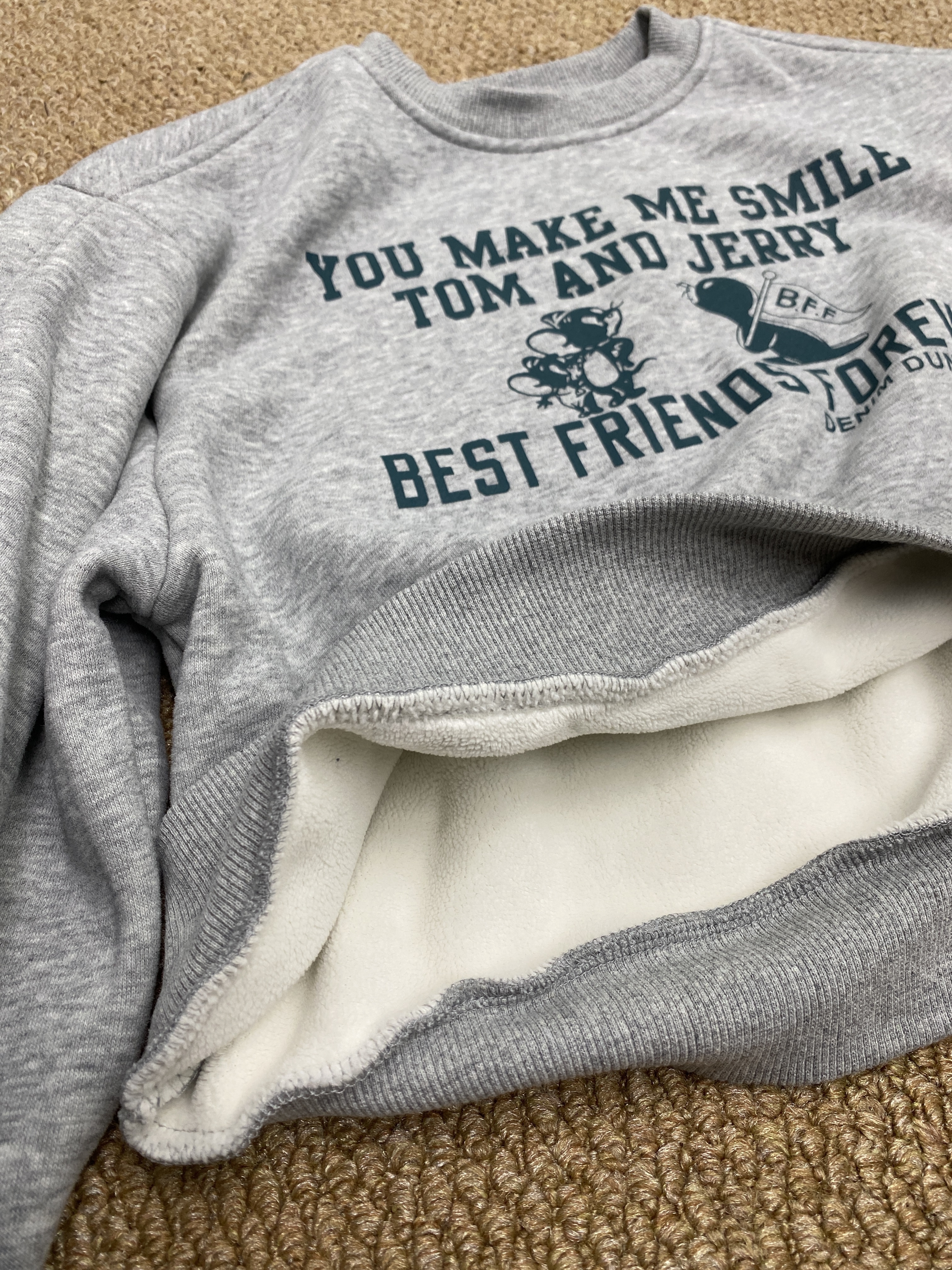 A04118卡通彎刀袖加絨上衣