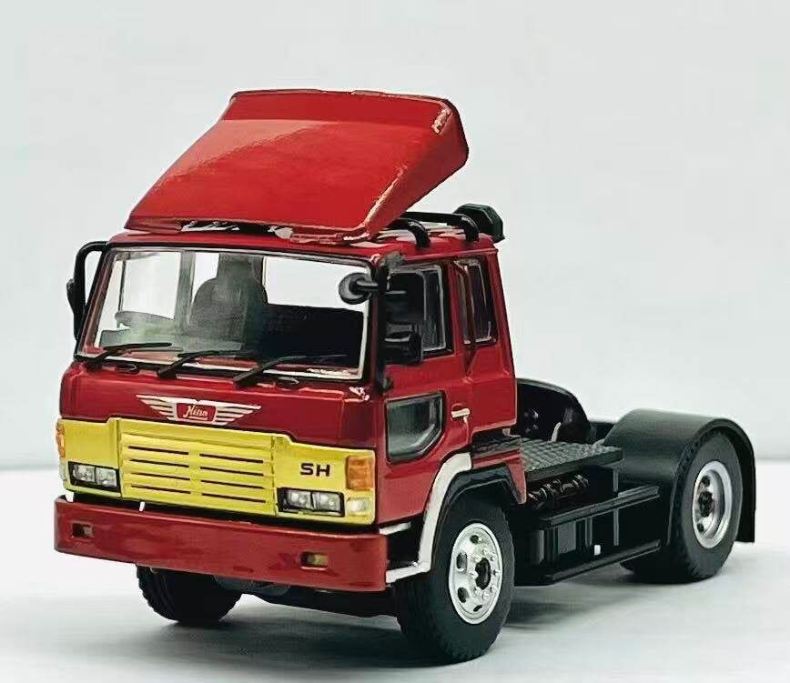 預訂:1/64 DBGT Hino Super Dolphin Red with Gold Grille (DMHSDRG )