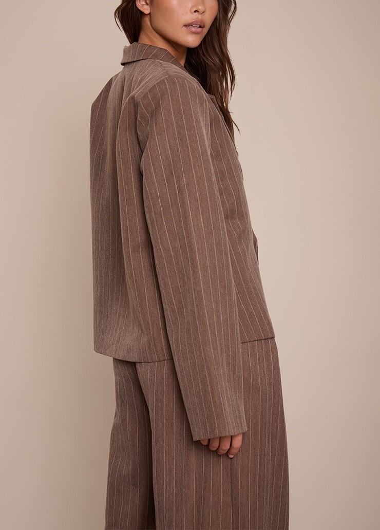 Brown Love奶油咖啡色直條紋短西裝外套+長寛褲套裝