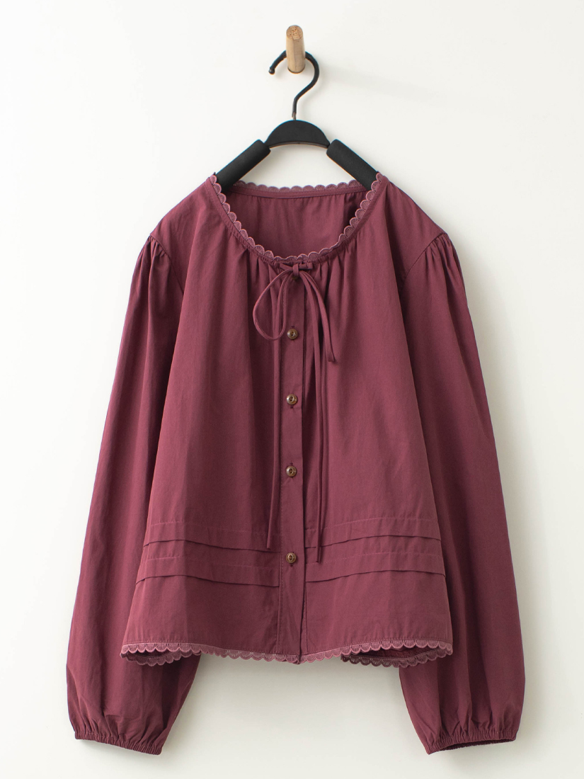 輕甜領口蕾絲出芽綁帶壓褶長袖上衣