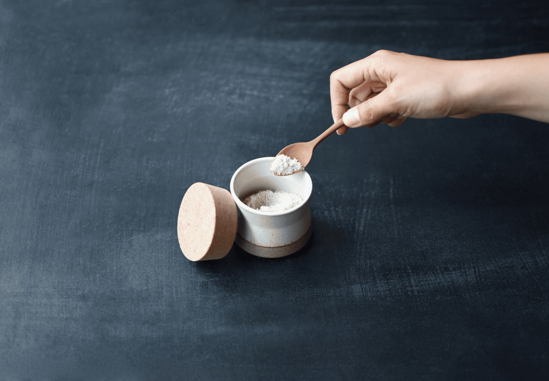 日本 KINTO-陶瓷香料儲藏罐，有著樸實的質感與色彩