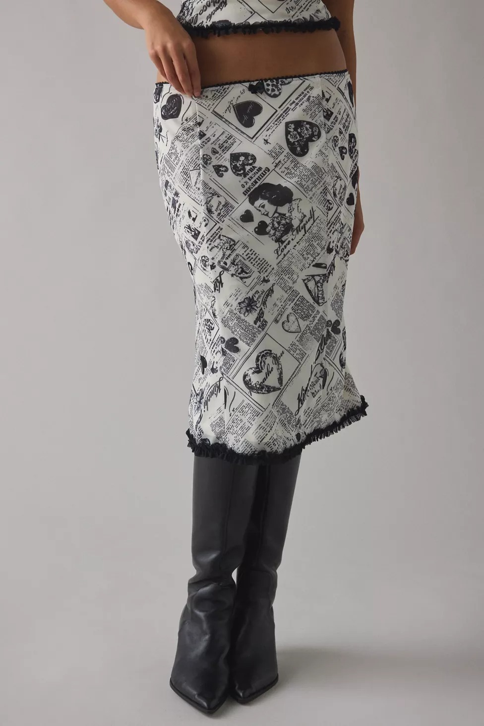 N.Y Vibe黑白色報紙印刷短上衣+膝上裙套裝