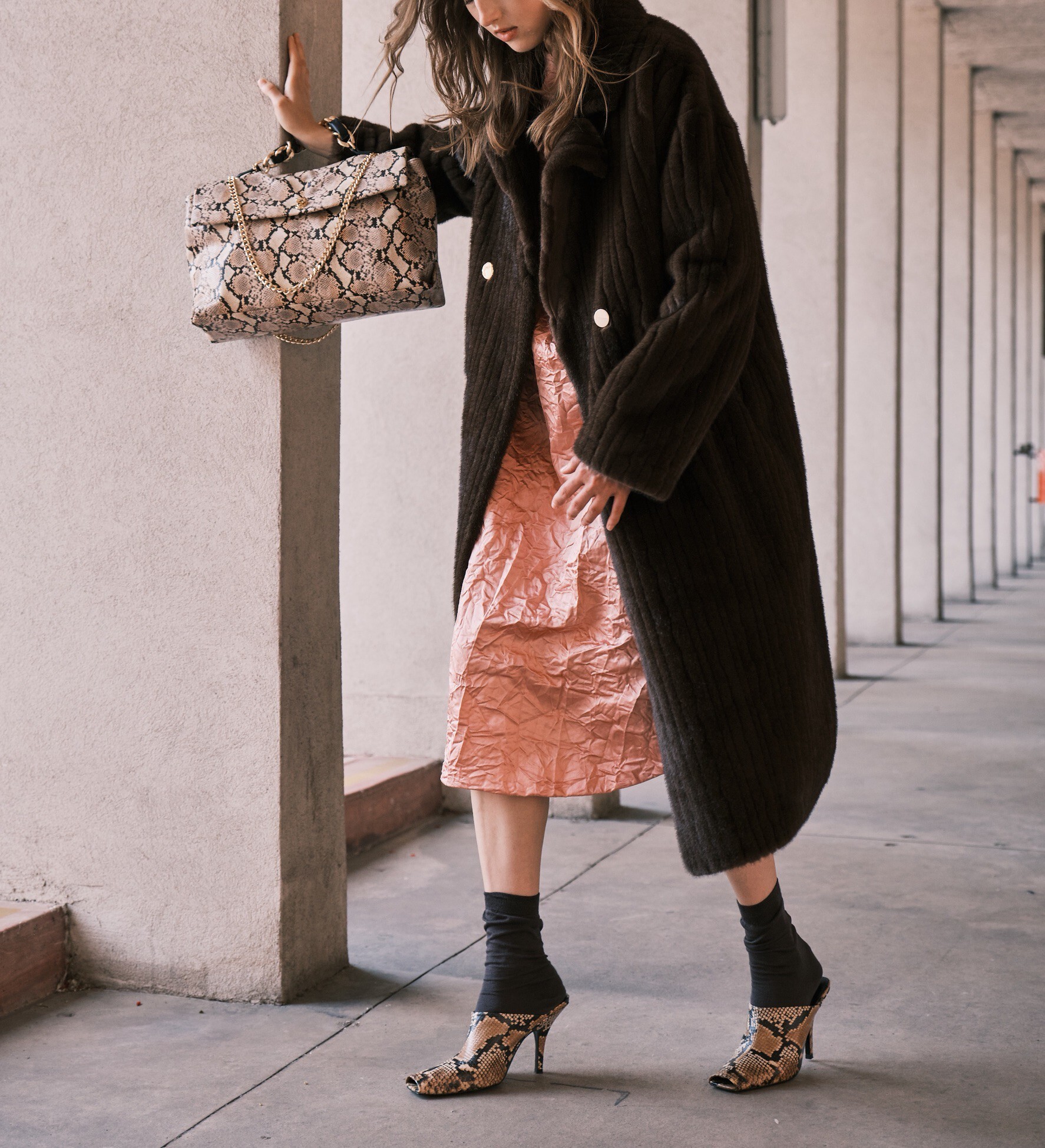 Italy Love義大利黑色長毛Vegan皮草內麂皮腰帶長大衣