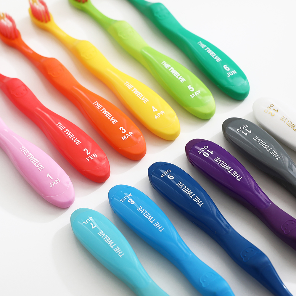 【02/03陸續出貨】The Twelve Step3兒童月更牙刷(3歲以上)_  12入盒裝(彩虹系)|幼稚園幼兒園牙刷|小學牙刷|兒童牙刷