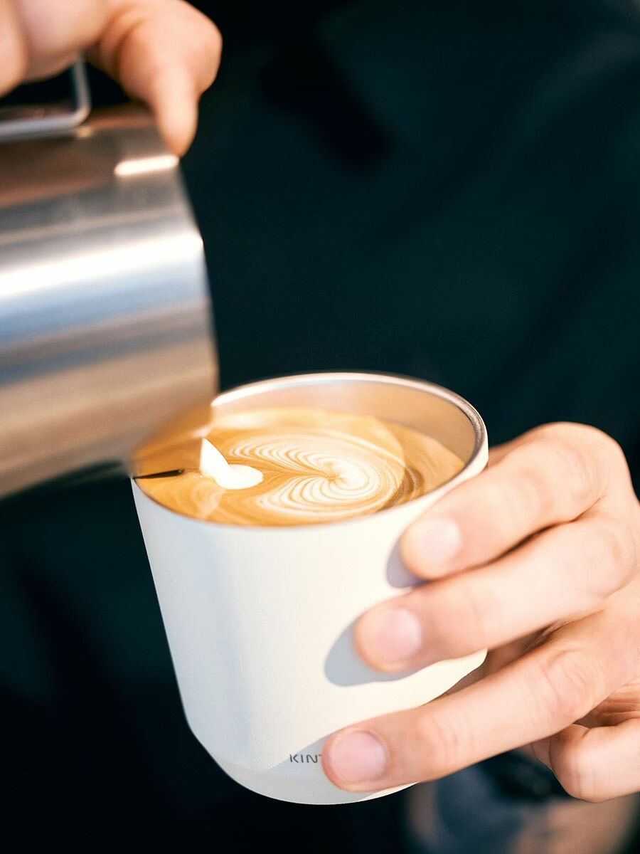 KINTO-TO GO TUMBLER 保溫隨行杯，相當適合一般外帶店所設定的小杯以及中杯飲品尺寸