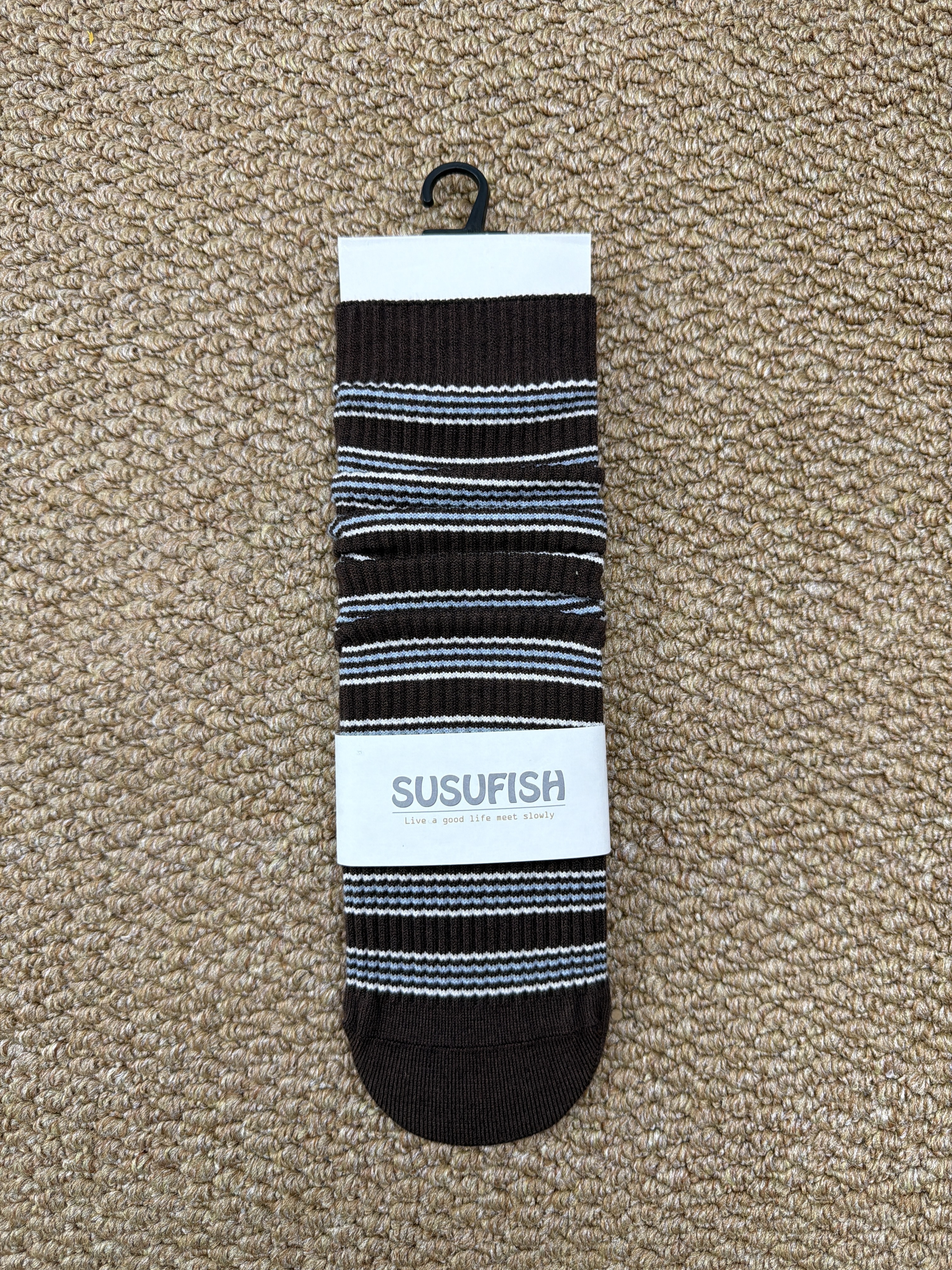 A04127成人咖色坑條襪