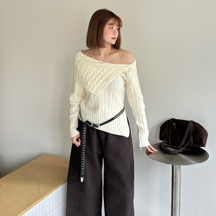 玫瑰寫意 麻花片領斜角針織上衣