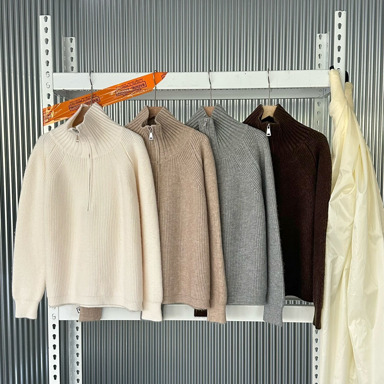 燕麥曲奇 半拉鍊立領粗坑條毛衣