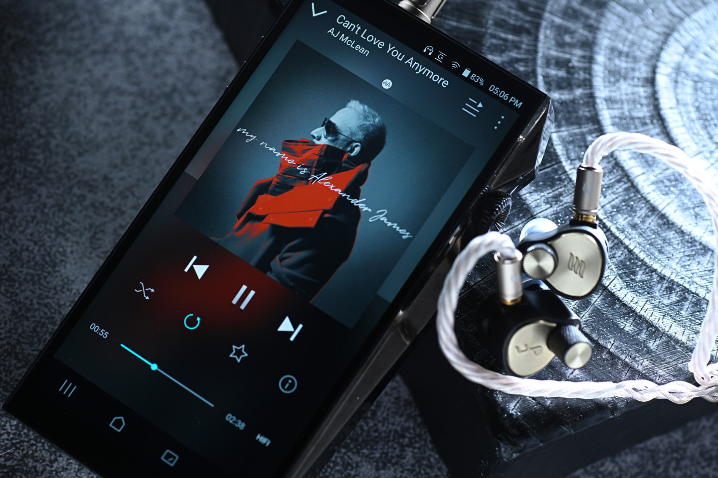 配合高階播放器 AK SP4000，GMA FE 的動態範圍與分析力得以充分發揮。