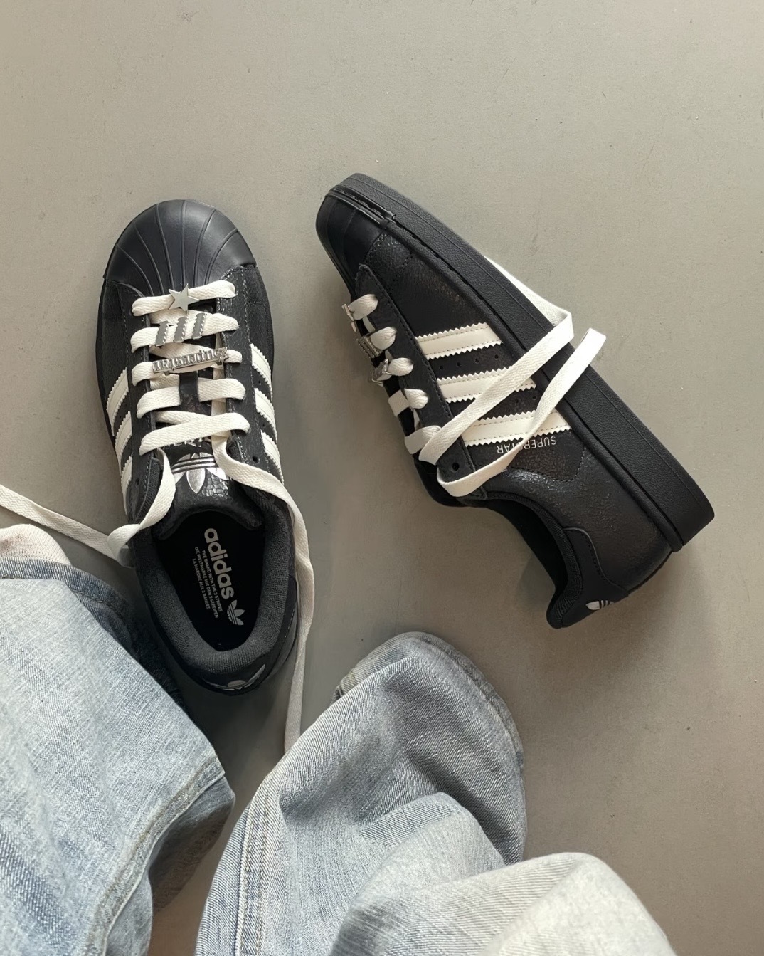 ADIDAS SUPERSTAR 2.0 貝殼頭 愛迪達 三葉草 曜石黑 黑奶油 奶油白 星星 五角星 裝飾 Y2K 裂紋 女鞋 IH1628 / 預購